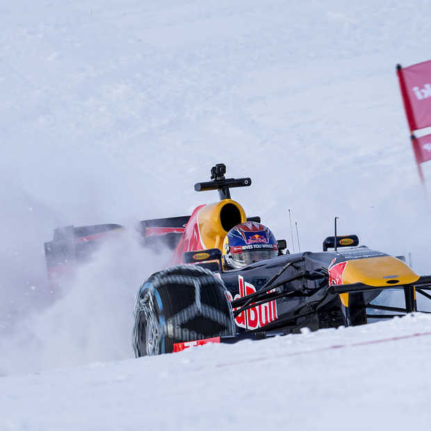 Max scheurt in F1 auto over skipiste - in 25 vette foto's