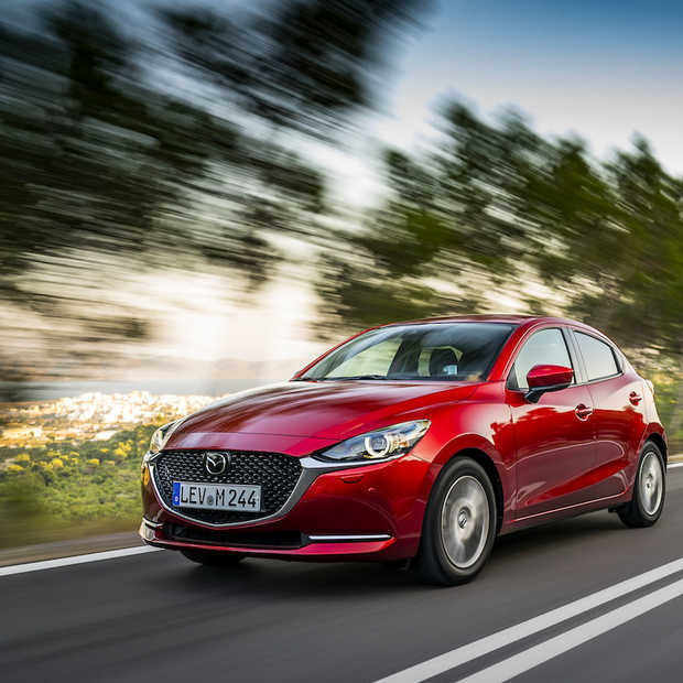 Review Mazda2 2020: vernieuwd design, bekend rijgevoel