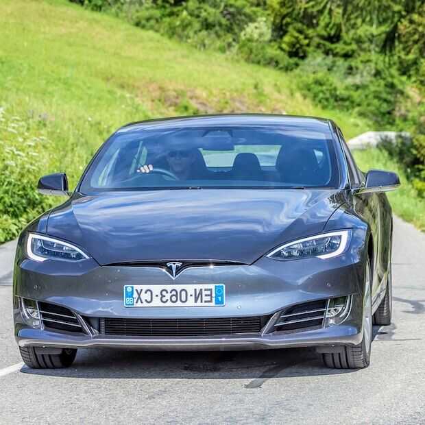 Tesla Model S en X niet meer te koop met stuur rechts