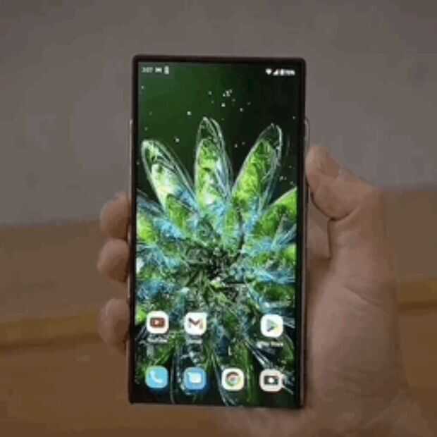 Motorola toont smartphone met oprolbaar scherm