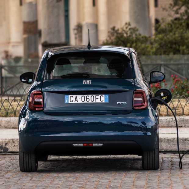 Ook de Fiat 500 gaat aan de stekker. Een icoon wordt elektrisch