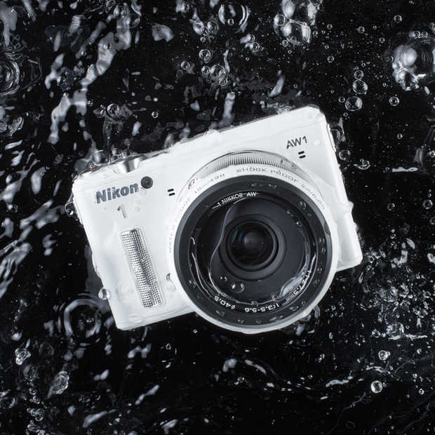 Onderwater systeemcamera van Nikon komt bovendrijven