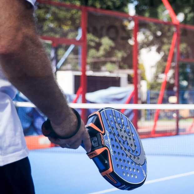 Padel tennis is de nieuwste sporttrend, is het iets voor jou?
