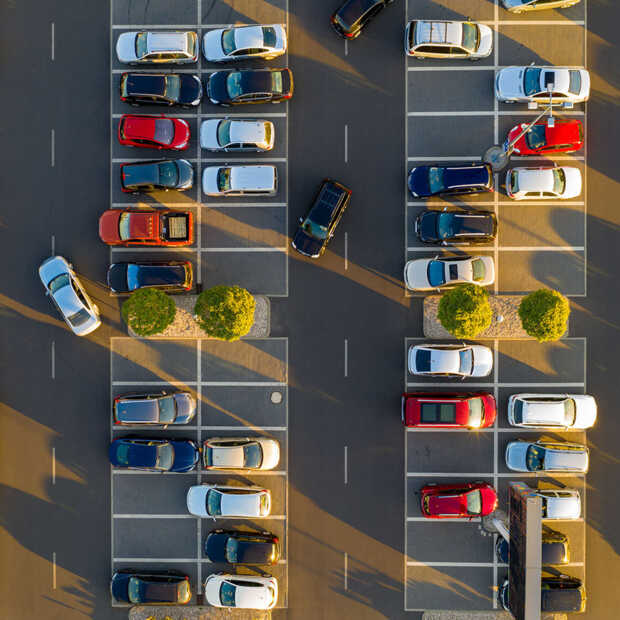 ​Geen parkeerkaartjes of -boetes meer dankzij parkeer-apps