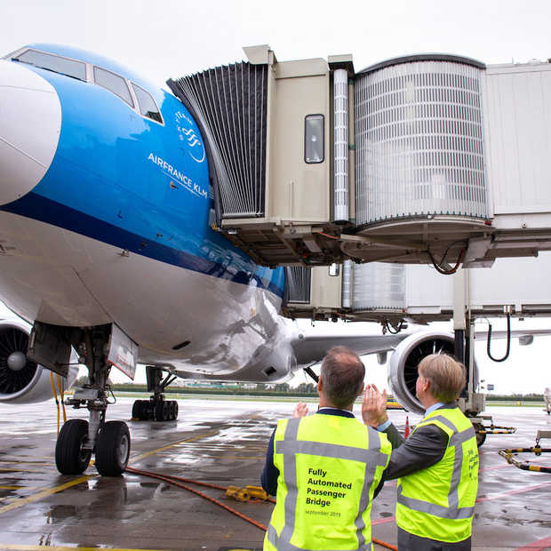 Schiphol test eerste volautomatische passagiersbrug ter wereld