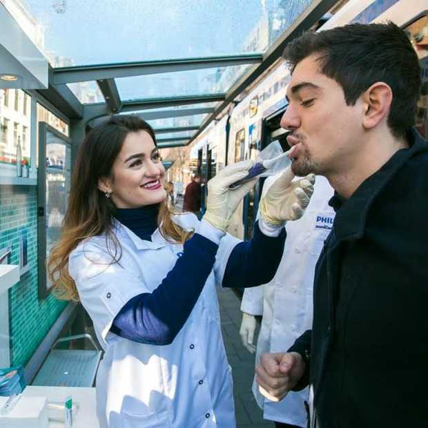Philips maakt pop-up badkamer in tramhokje in Amsterdam