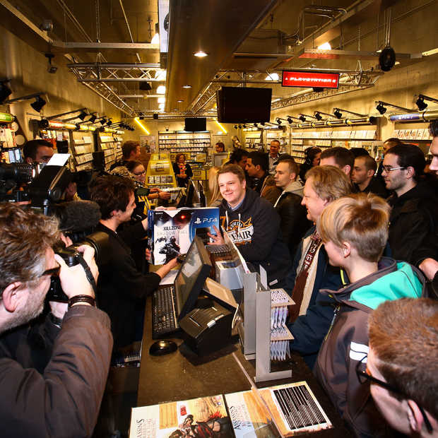Playstation 4 gekte ging afgelopen nacht ook in Nederland van start