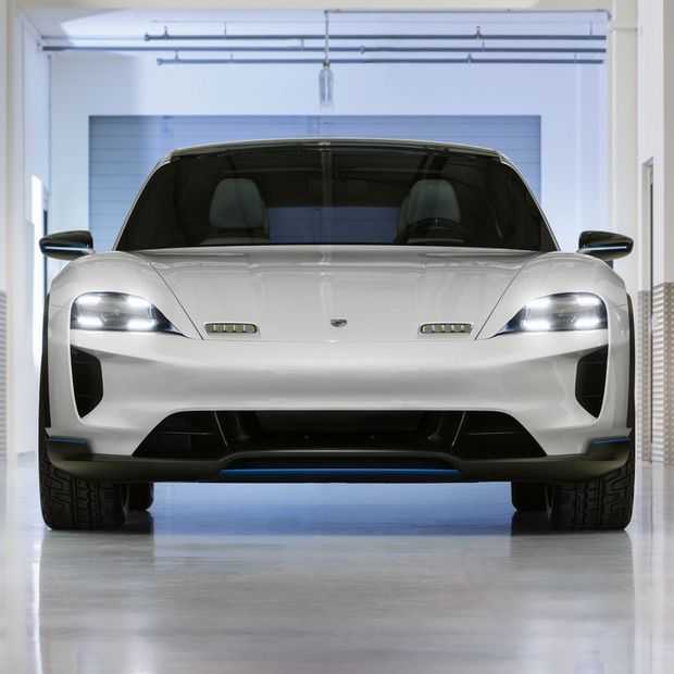 Porsche's Mission E Cross Turismo: Crossover wagon met X-factor