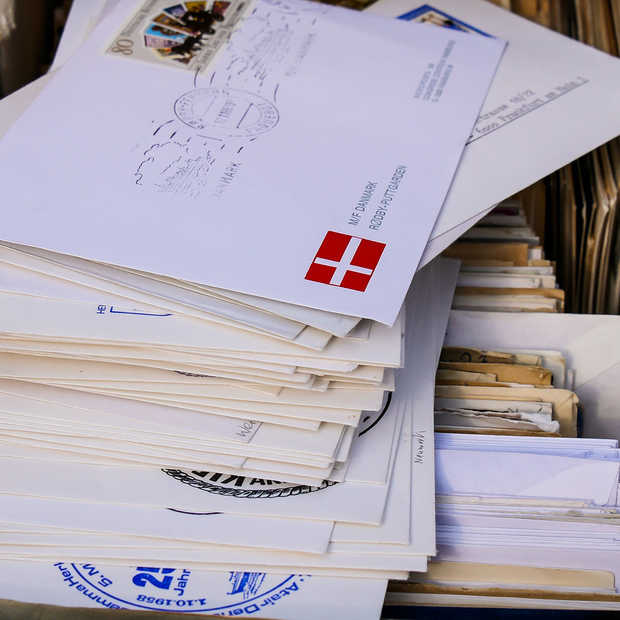 ​Facebook wil advertentiefraude tijdens verkiezingen tegengaan met ansichtkaarten