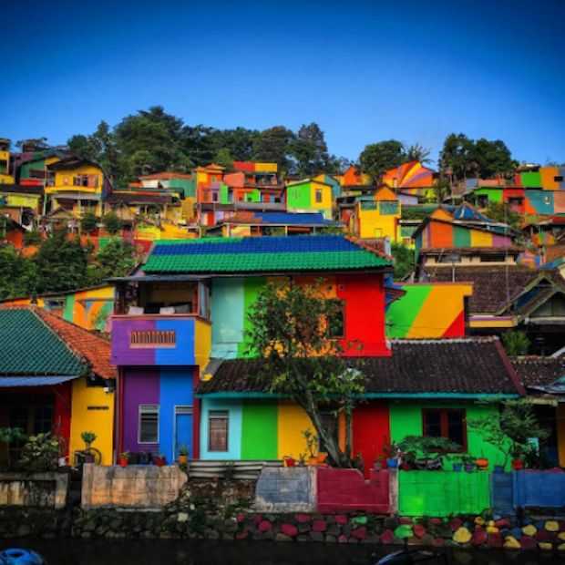 Viral op Instagram: 'The Rainbow Village'