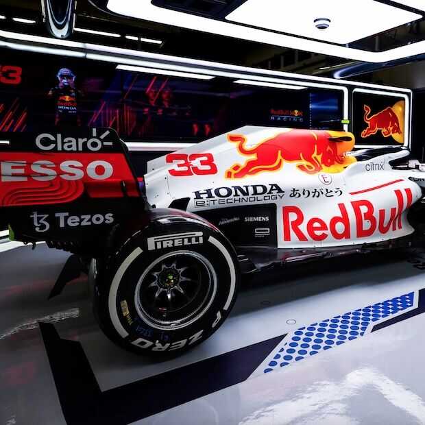 Dit is de nieuwe F1 bolide van Max, nu ook in wit!