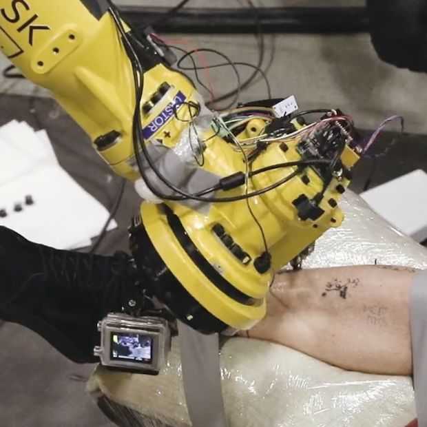 Primeur: deze robot zet als eerste een tattoo bij een mens
