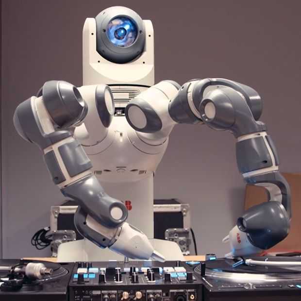 DJ Yoda leert robot mixen en scratchen
