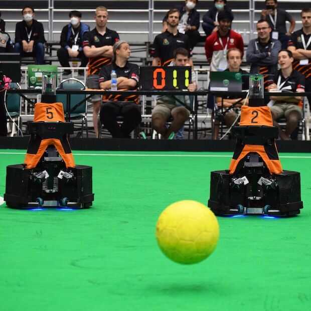 Robot voetballers prolongeren wereldtitel
