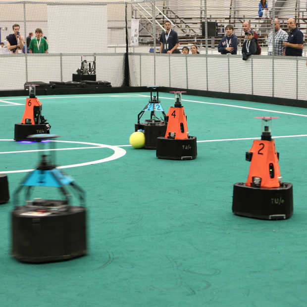 Robot-leeuwinnen van TU Eindhoven verdedigen in Sydney de wereldtitel