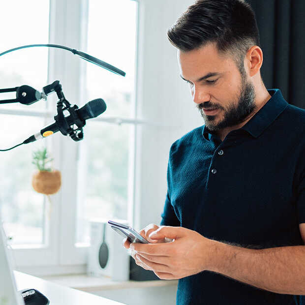 ​Influencers moeten duidelijker zijn bij reclame maken