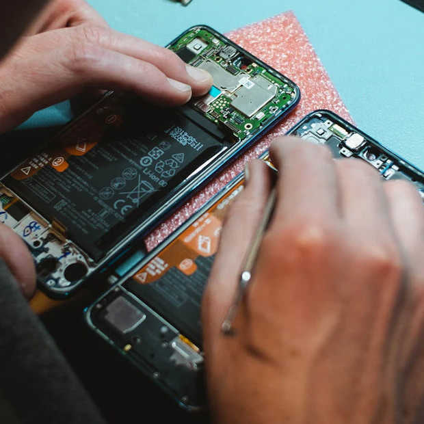 Je kunt nu zelf je Samsung-telefoon repareren