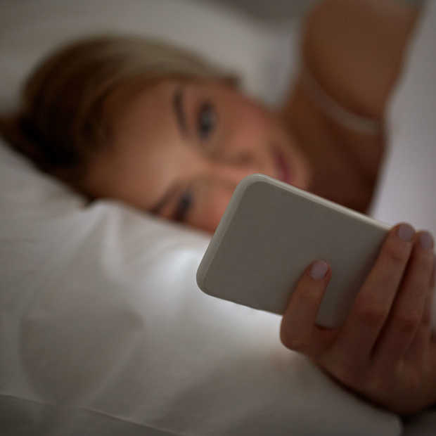 Is je telefoon in bed écht schadelijk?