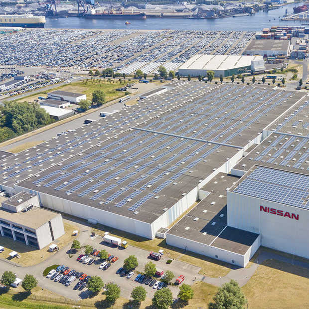 ​Het zonnedak van Nissan is goed voor 9.000 zonnepanelen