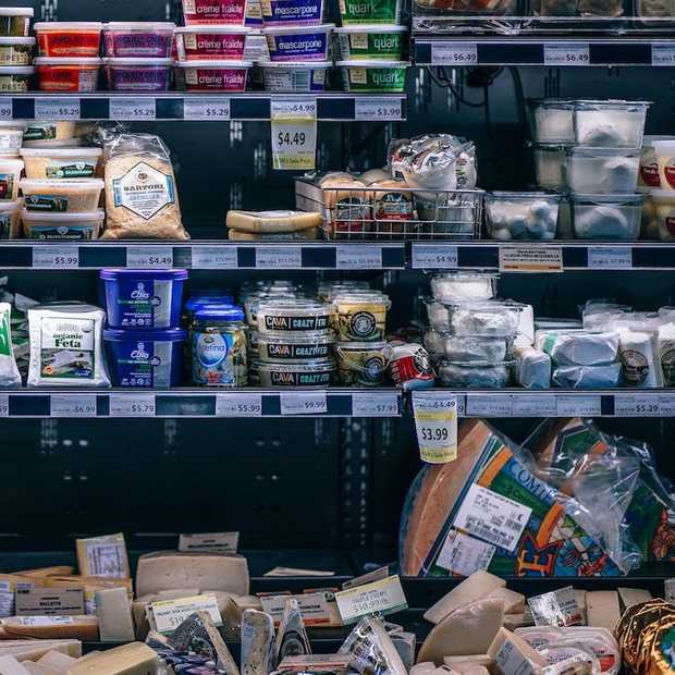 Supermarkten verhogen prijzen opnieuw