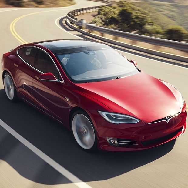 Tesla heeft nogal last van remmende voorsprong in autonome auto's