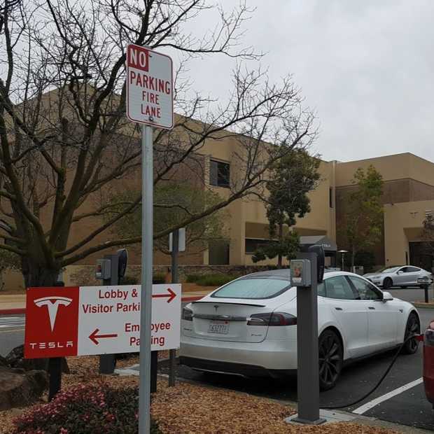 Elon Musk start Tesla-fabriek ondanks lockdown en krijgt steun van Trump