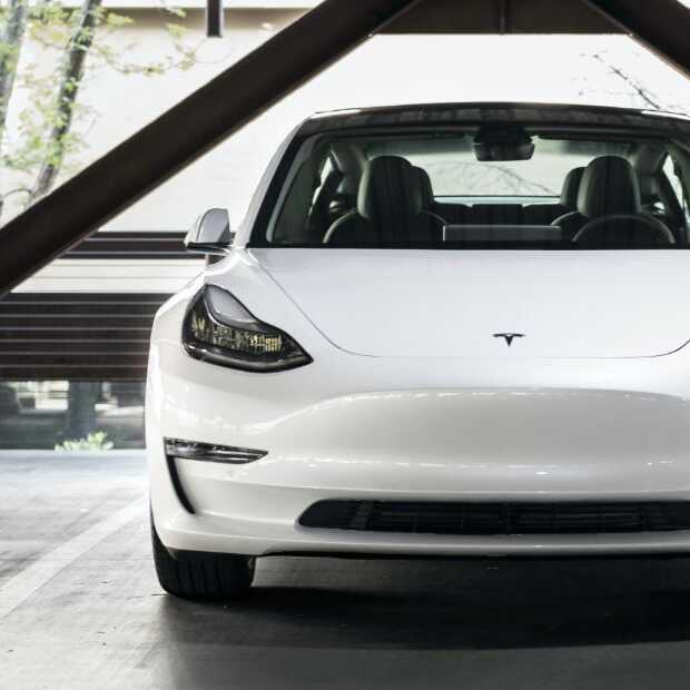 Draadloos je auto opladen: maakt Tesla eindelijk zijn naam waar?
