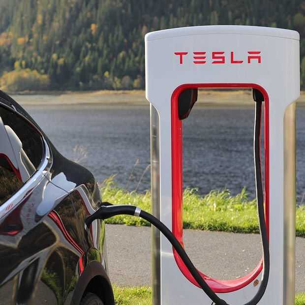 Eerste Tesla V3-Supercharger is al gesignaleerd