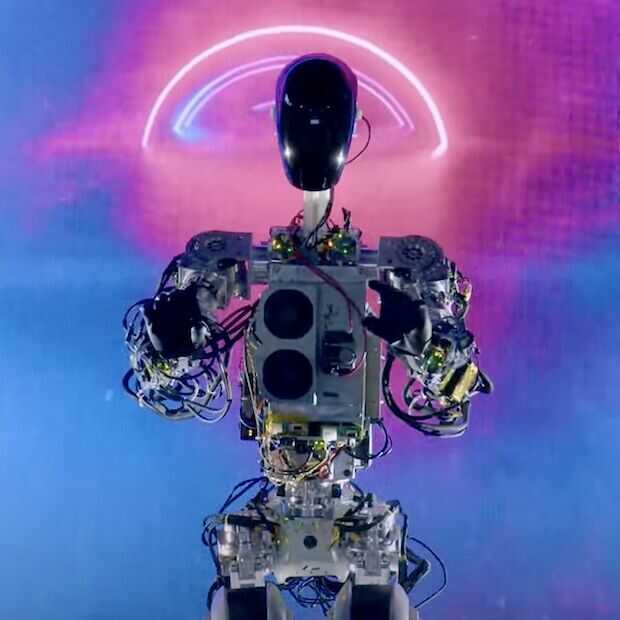 Werkend prototype Tesla Optimus ‘huisrobot’ op podium