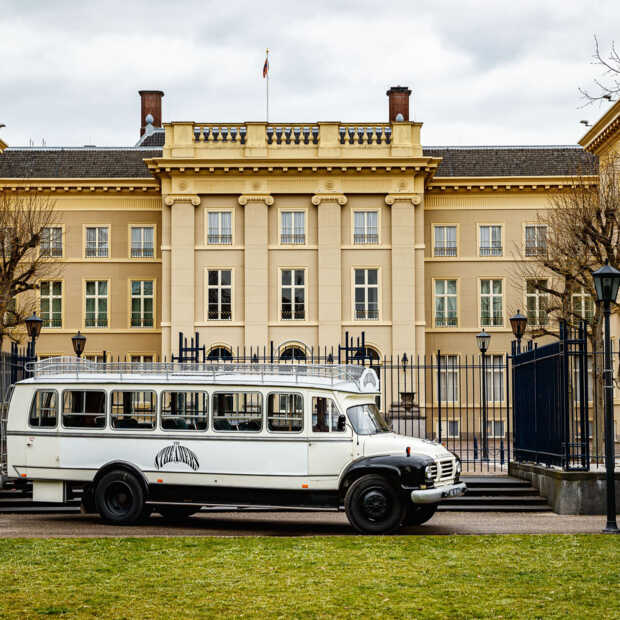The Streamers sluiten Koningsdag 2021 feestelijk af bij Paleis Noordeinde