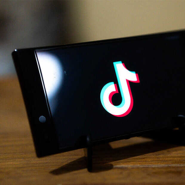 TikTok moet 750.000 euro betalen om Engelstalig beleid