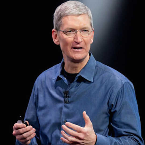Tim Cook is 5 jaar CEO bij Apple en krijgt een bonus van 100 miljoen dollar