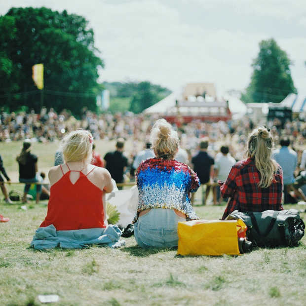 Tinder lanceert speciale 'Festival Mode' voor festivalgangers deze zomer