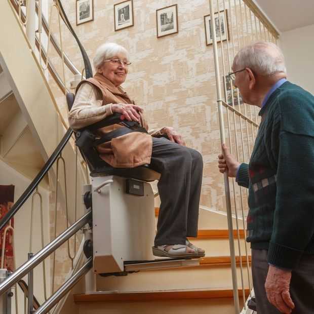 ​Drie mensen voor wie een traplift goed kan werken