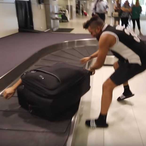 Vlogger faket vliegreis in een koffer