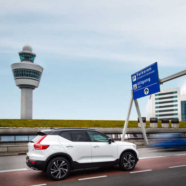 Reizigers op Schiphol ervaren de Volvo XC40 in Augmented Reality