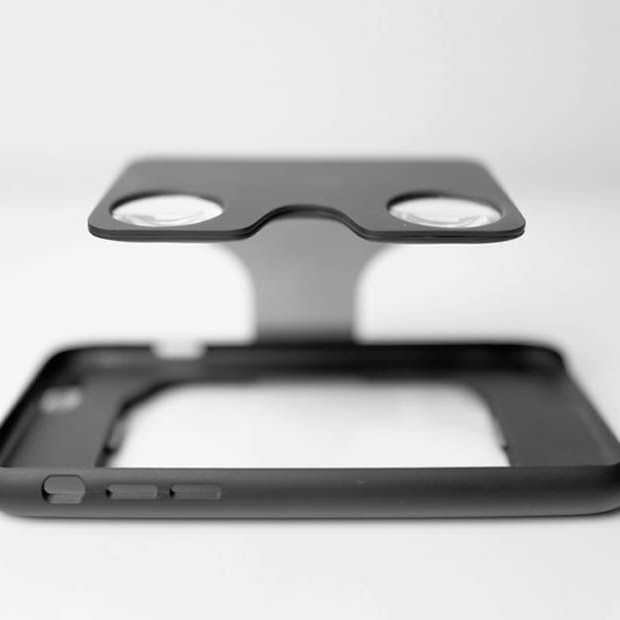 iPhone hoesje en Virtual Reality-bril in een