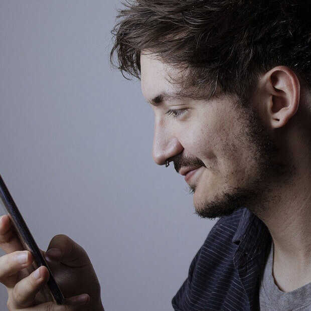 WhatsApp test de mogelijkheid om te reageren met een emoji
