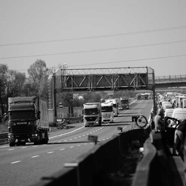 Grote bedrijven gaan voor vrachtwagens zonder bestuurder