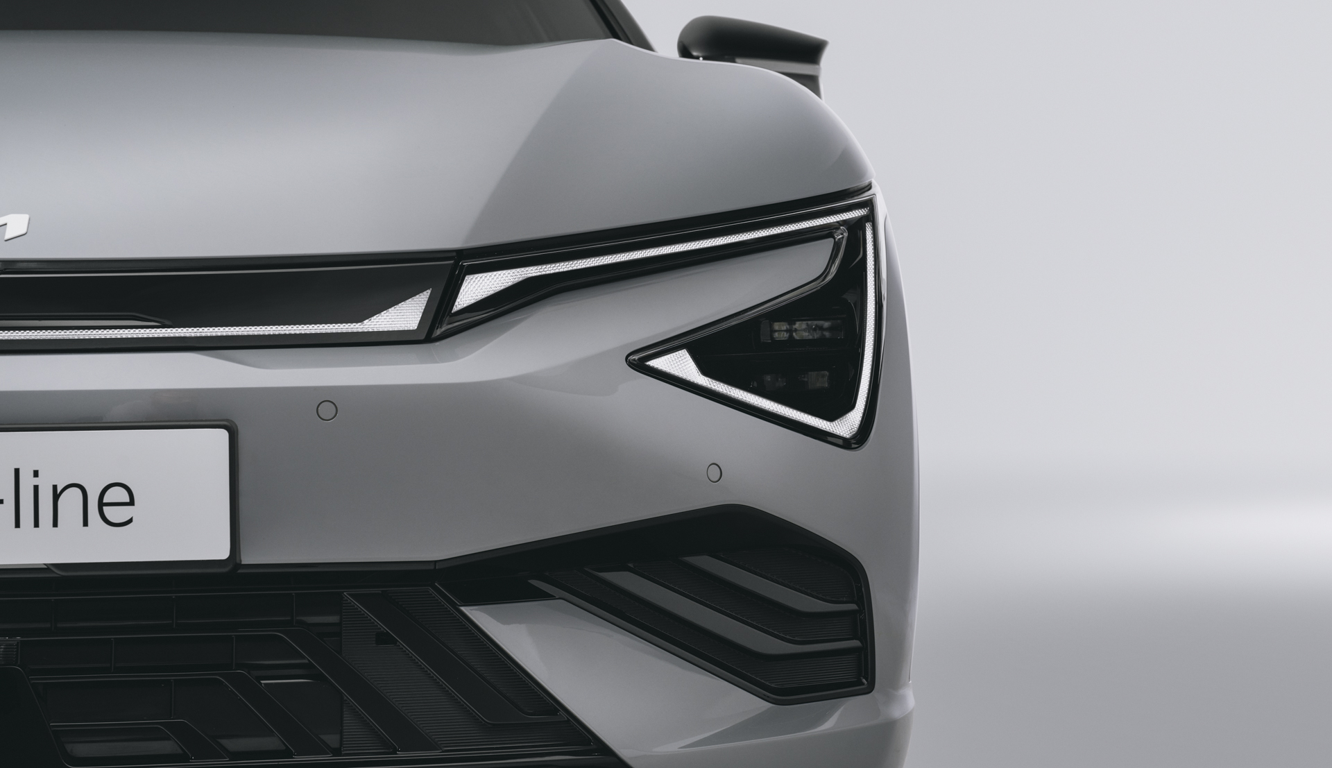 kia-all-new-ev6-my25-wolf-grey-studio-static-digital-1920x1080-13