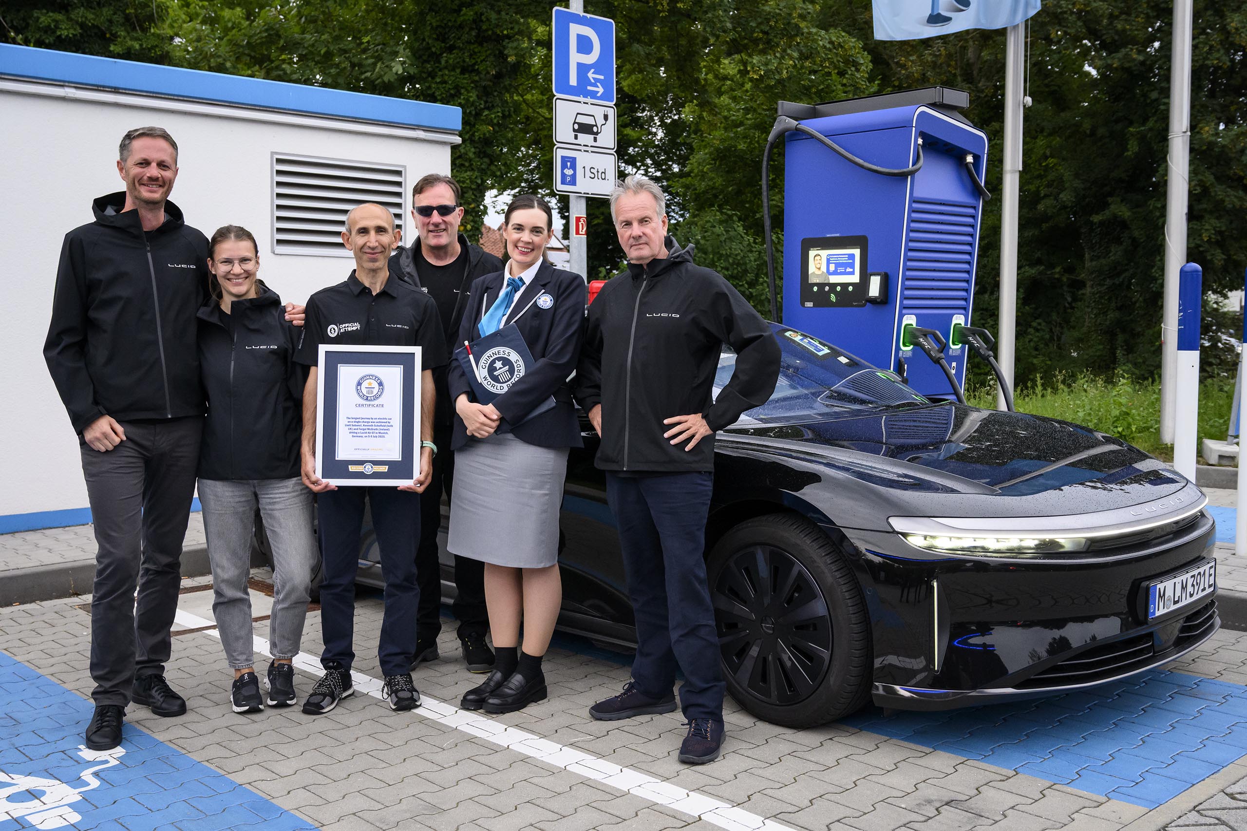 Lucid_Air-Grand-Touring_Guinness-World-Records-Title_16
