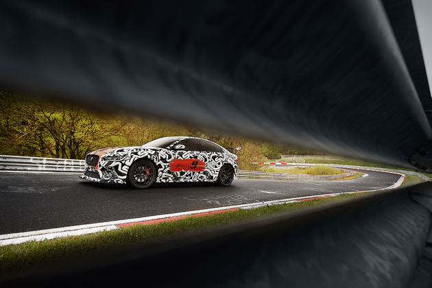 05-Jaguar-pb-vert-Jaguar-X760
