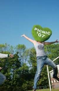 1179832965picnic2007.jpg