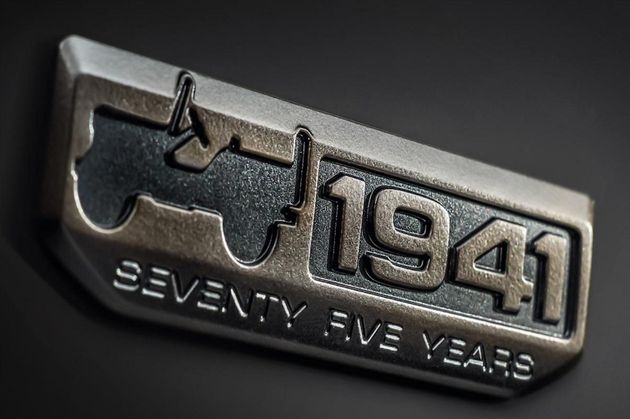 De speciale badge waaraan je een Jeep 75th Limited Edition kunt herkennen