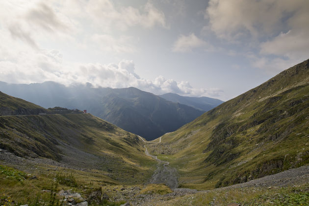 Het indrukwekkende Fagarasan gebergte in Roemeni\u00eb, testlocatie voor de vernieuwde MX-5