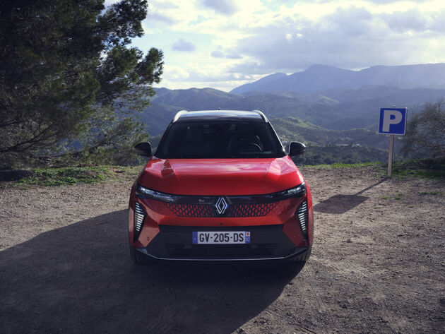 26_Renault-Scenic-E-Tech-electric-rijden-met-de-Car-of-the-Year-2024-1600x1200