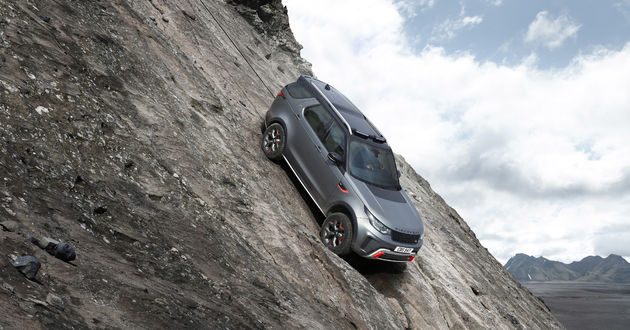 3_LAND-ROVER-DISCOVERY-SVX-DEBUTEERT-OP-IAA