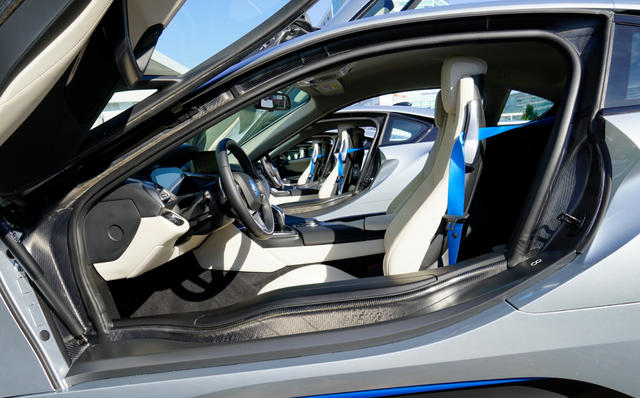 Inkijk in het interieur van de nieuwe BMW i8