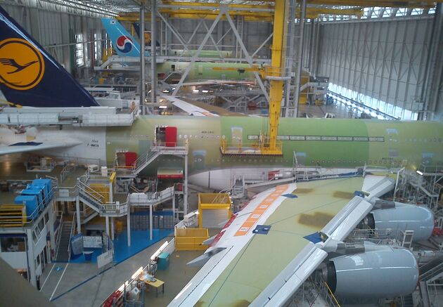In 2010 was ondergetekende op bezoek bij Airbus in Toulouse, daar waar de A380 geassembleerd werd.