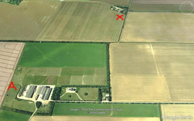 De afstand: 700 meter hemelsbreed. <em>[markering: Geoff Robinson]<\/em>